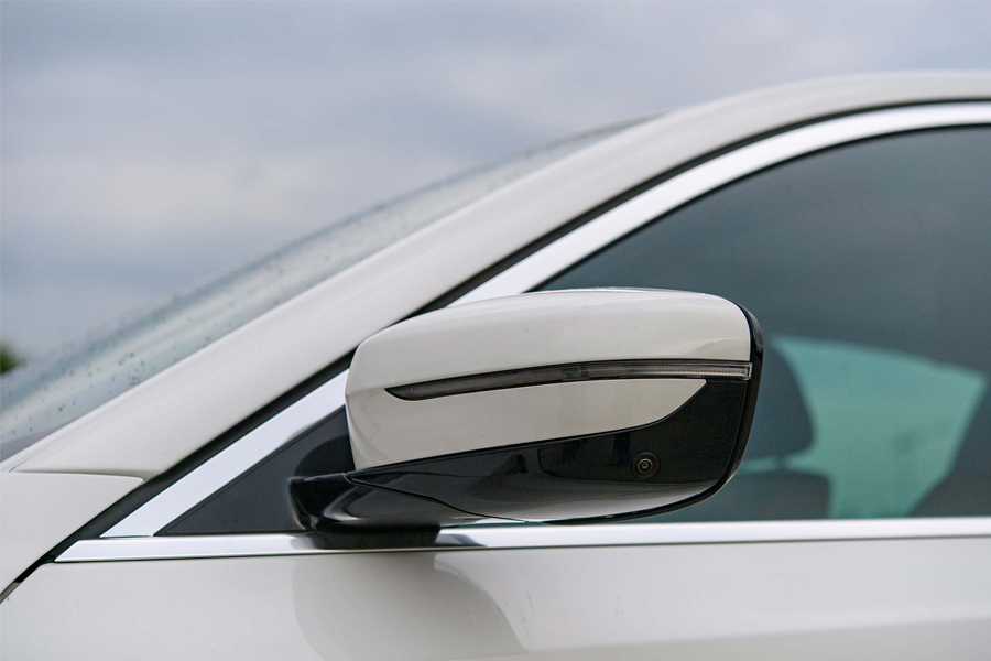 Thiết kế kính chiếu hậu trên xe tích hợp hệ thống camera 360 độ