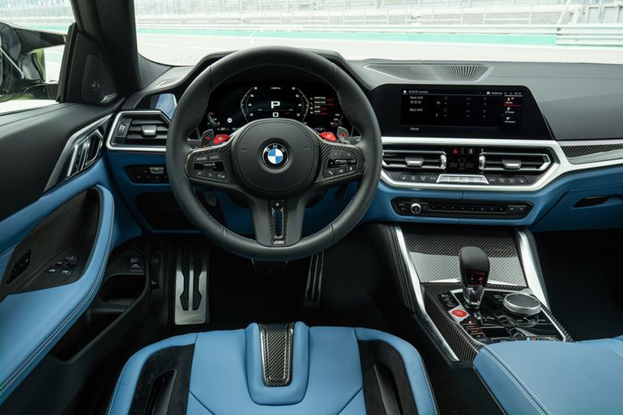 Thiết kế khu vực bảng tablo trên BMW M4 2021